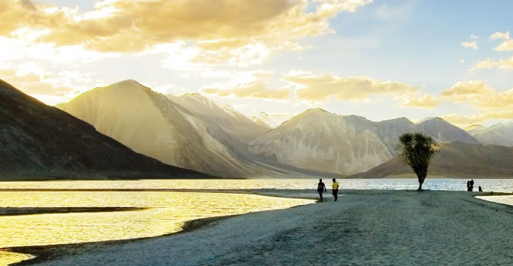 In the Foot Steps of the Nomads of Chang-Thang Trek